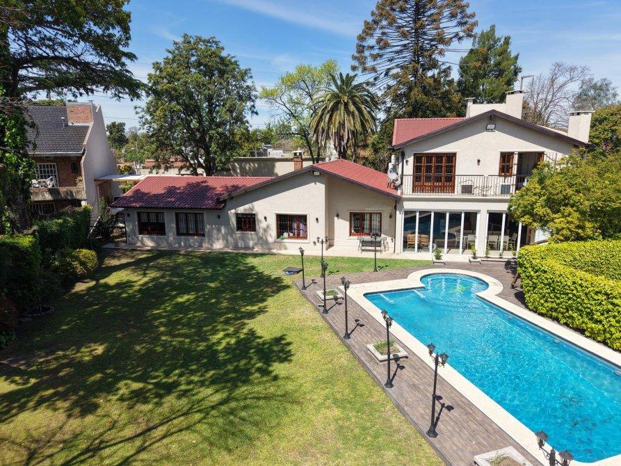 Casa quinta con parque de 2000 m²